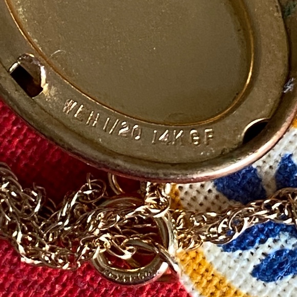 VTG I WEH I 14K Gold Filled Oval Locket - Medium - Picture 5 of 16